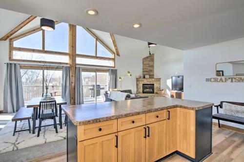Large And Luxe Eagle Ridge Villa With Hot Tub!