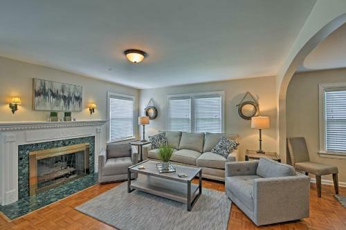 Remodeled Indianapolis Home With Deck-walk To The Ims