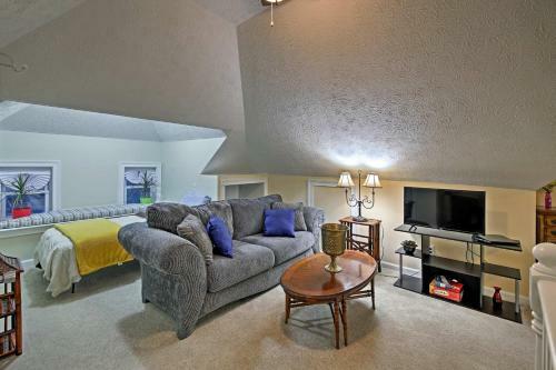 Spacious Indy Home 3 Miles From Downtown!