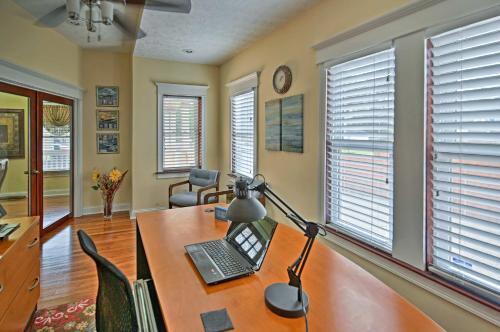 Spacious Indy Home 3 Miles From Downtown!