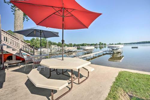 Lake George Cottage With Dock, Fire Pit And Kayaks