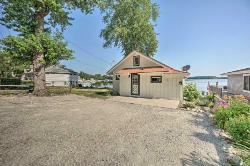 Lake George Cottage With Dock, Fire Pit And Kayaks