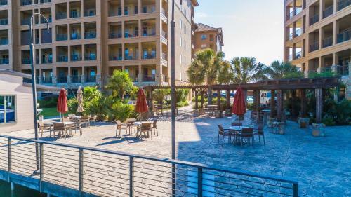 Waterfront Condo W/shared Pool Next To Hsb Resort
