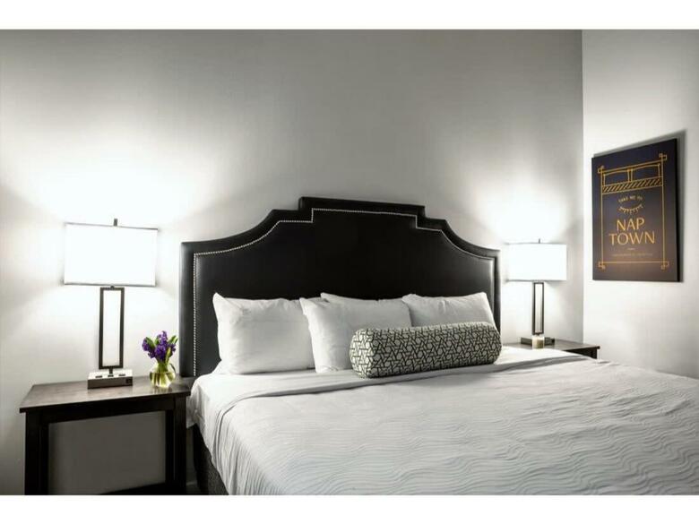 Bold 2br 2ba In The Block Apartment!