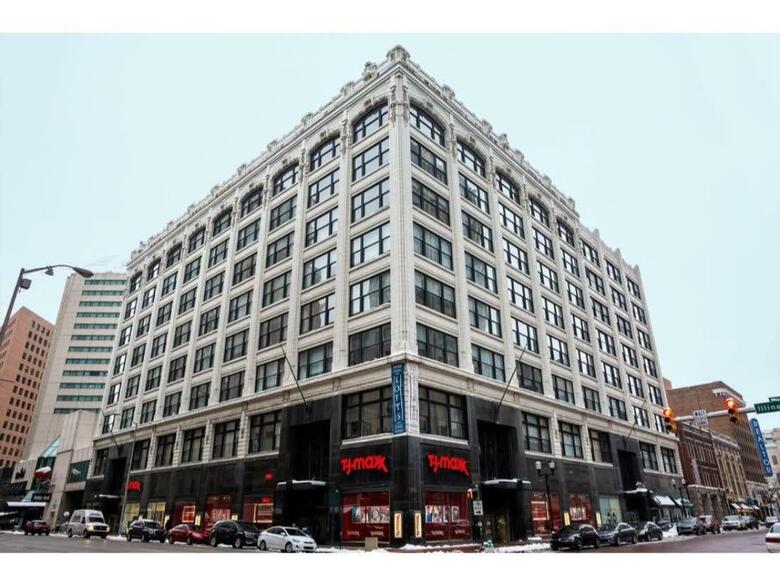 Bold 2br 2ba In The Block Apartment!