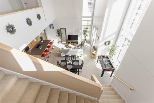 Luxurious Penthouse On Mass By Cozysuites