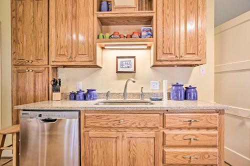 Lexington Getaway With Backyard Deck Less Than 2 Mi To Uk!