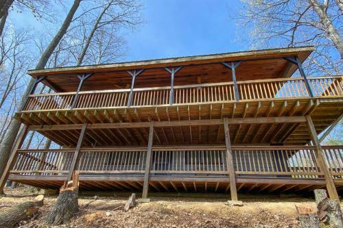 Mountain Retreat Fire Pit, Pool Table And Fireplace