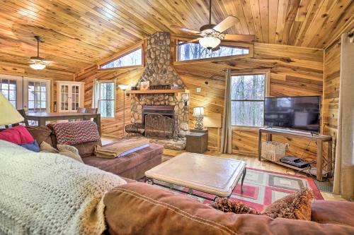 Mountain Retreat Fire Pit, Pool Table And Fireplace