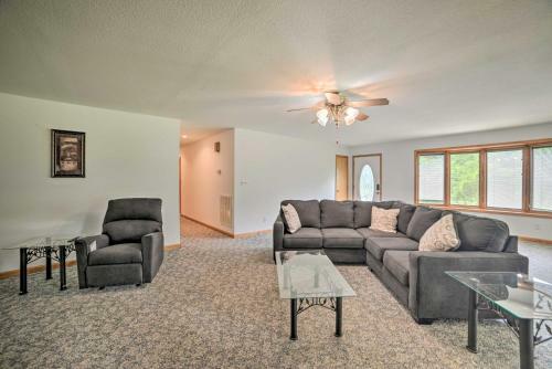Updated Gilbertsville Retreat Steps To Lake!
