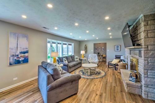 Lake House Waterfront Fun And Updated Interior