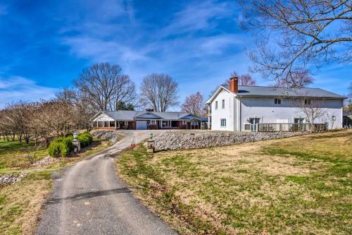 Lake House Waterfront Fun And Updated Interior