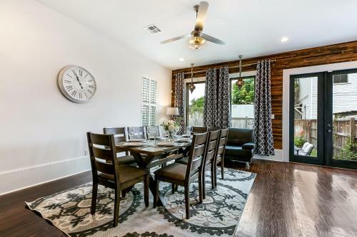 Modern, Spacious Townhouse With Luxury Amenities