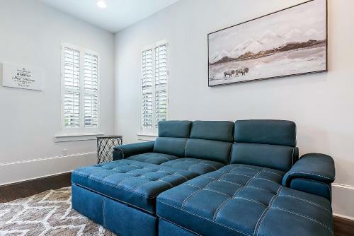 Modern, Spacious Townhouse With Luxury Amenities