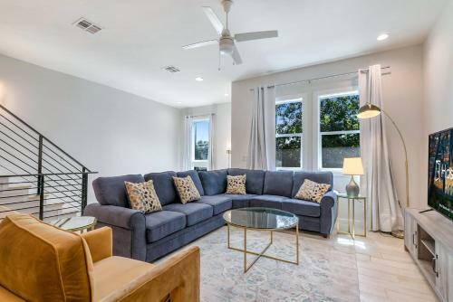 Modern 4br Townhouse In Bienville Villas