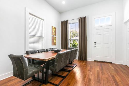 Cozy And Charming House With Luxury Amenities