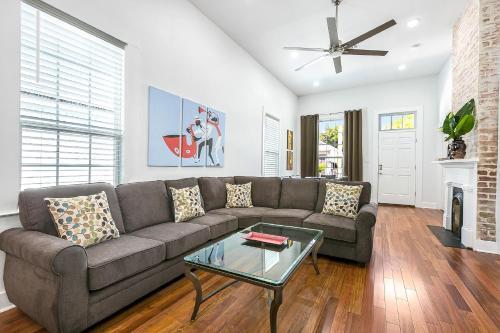 Cozy And Charming House With Luxury Amenities