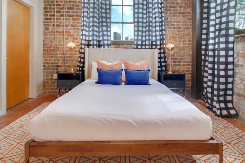 Luxury Arts District Apartments