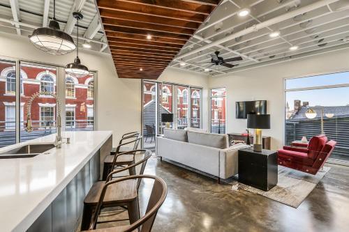 Luxury Arts District Apartments