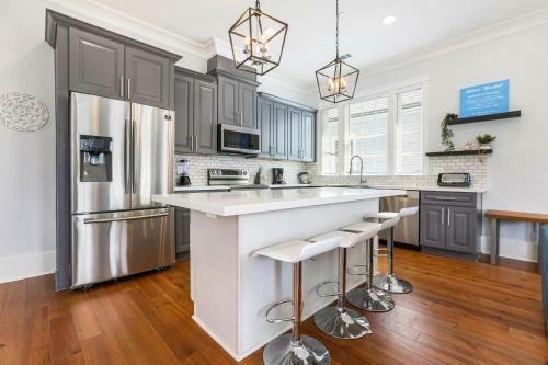 Apartamento Hosteeva Brand New Condo With A Pool Steps To St Charles Ave