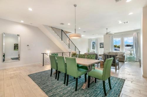 Spacious & Luxury Townhouse With Amenities