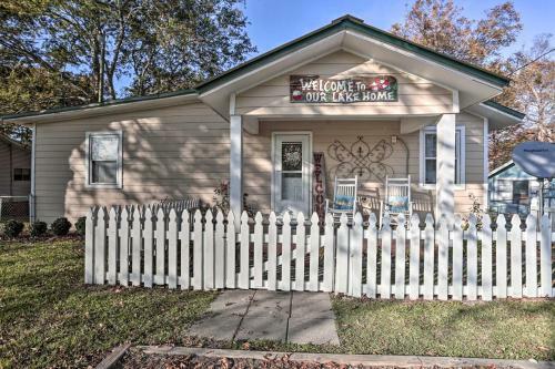 Ferriday Lakehouse Private Dock, Deck And Yard