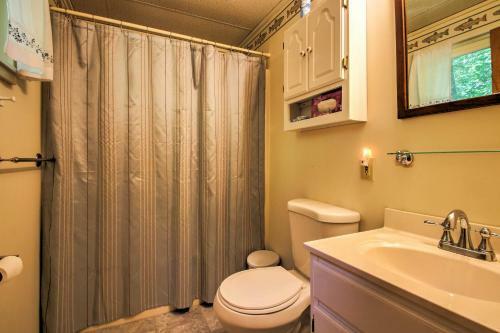 Charming Casco Cottage On Lake With Private Dock!