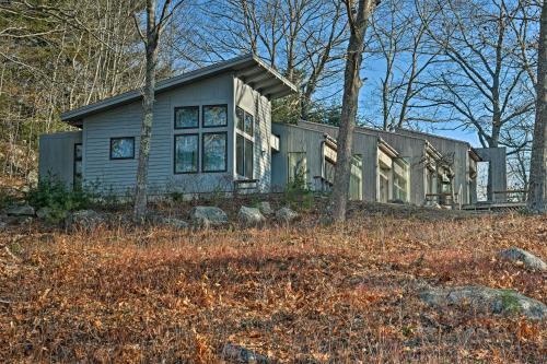 Franklin Home On 14 Acres With Deck And Water Views!