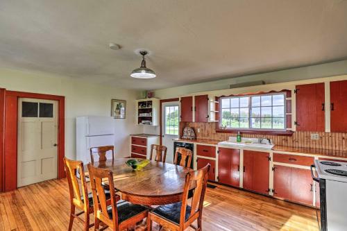Cozy Home With Vineyard, Working Farm And Fall Foliage
