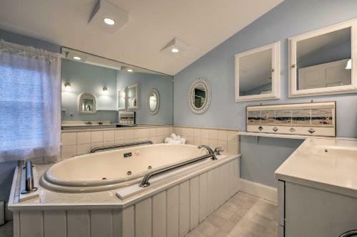 Apartamento Spacious Lincolnville Penthouse - Walk To Beach!