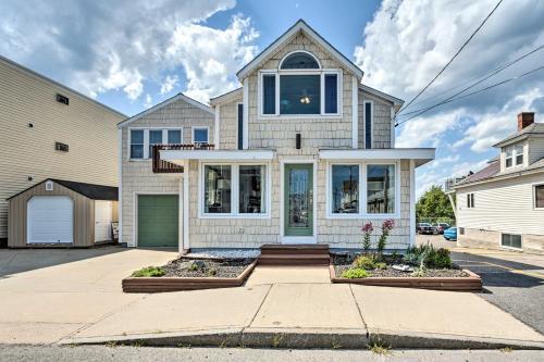 Sunny Coastal Cottage With Deck And Walk To Beach