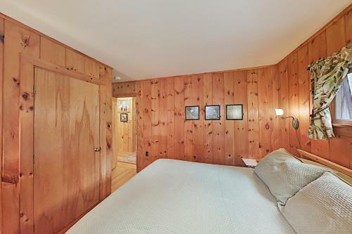 Classic Popham Cabin With Large Yard, Near Beach Cottage