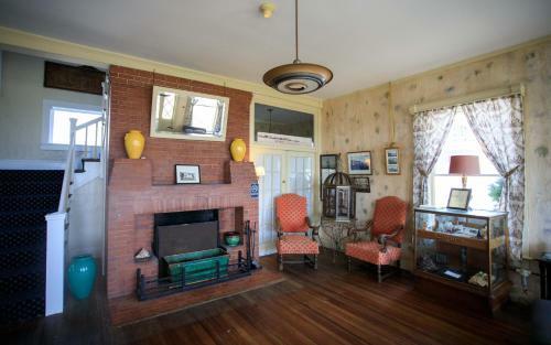 Ocean House Hotel & Motel
