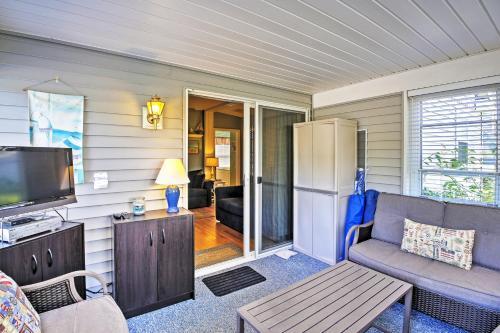 Wells Beach Cottage With Pool Access - 1 Mi To Coast!