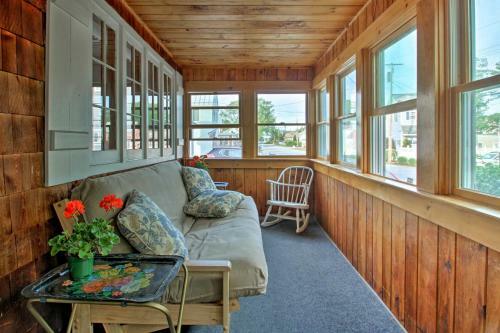 Charming Pine Point Cottage - 2 Blocks To Ocean!