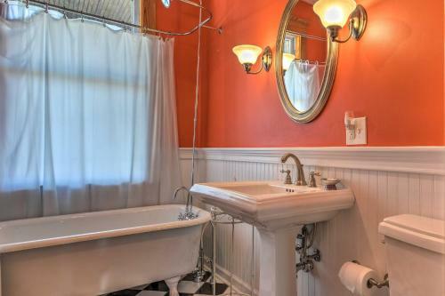 Historic Cumberland Home With Deck And Valley View!