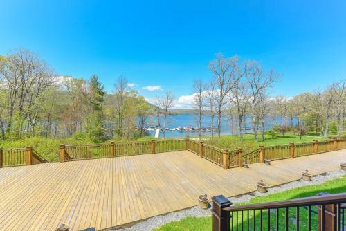 Hotel A119 - Studio Suite With Lake View And Private Balcony!