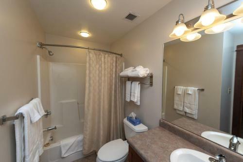 Hotel A212 - 1 Bedroom Standard View Suite With Oversized Deck And Seating!