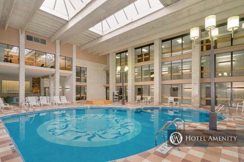 106a - Recently Renovated Lakefront Efficiency Condo With Fireplace!