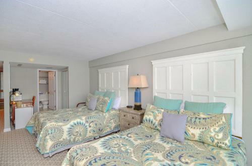 301d - Lakefront 2 Bedroom Condo With 2 Baths, Free Wifi!