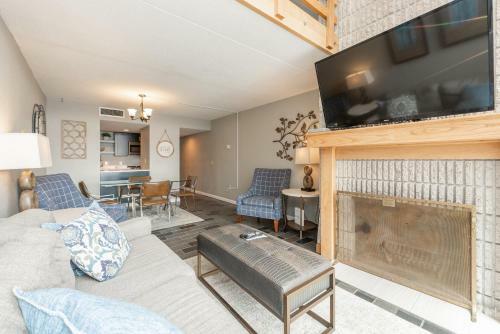 301d - Lakefront 2 Bedroom Condo With 2 Baths, Free Wifi!