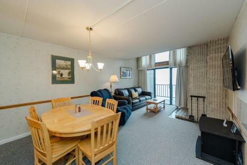 502f - Lakefront 3 Bedroom Condo With 2 Bathrooms, Free Wifi!