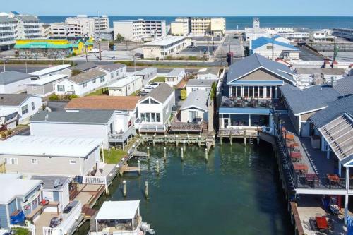 Waterfront Tiny Beach House Close To Beach And Fun