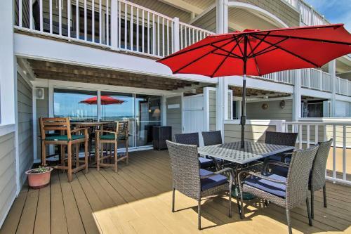 Apartamento Nautical Beachfront Condo With Deck And Ocean Views!