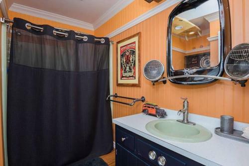 Tiki Beach House Close To Beach Great Entertaining Space