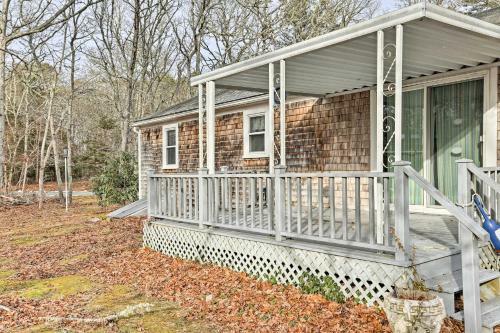 Quiet Brewster House With Deck - Mins To Bay Beaches!