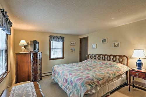Quiet Brewster House With Deck - Mins To Bay Beaches!