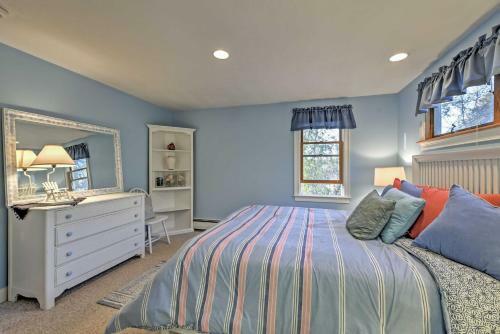 Nautical Bourne Apartment - 2 Mi To Monument Beach