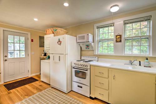 Charming Cape Cottage, Walk To Monument Beach