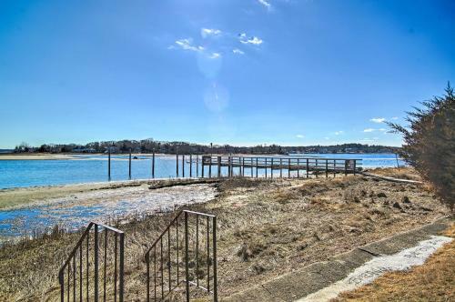 Pristine Buzzards Bay Cottage Walk To Beach!